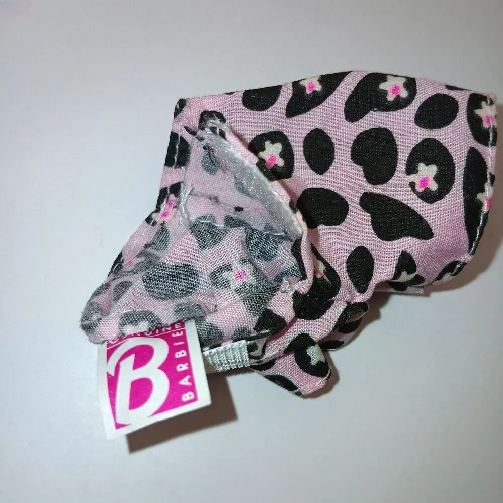 Barbie Fashion Avenue Glow in Dark Pink & Black Pajama Top Shorts Slippers & Bag